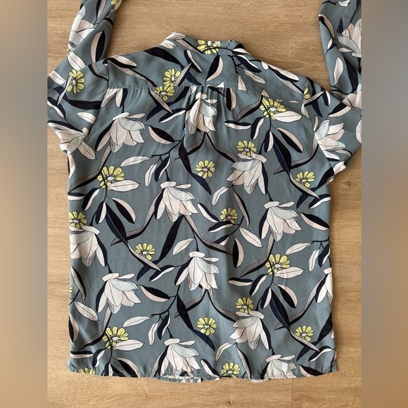Ann Taylor Floral Blouse Blue Yellow SZ XS Spring Summer - Picture 7 of 8